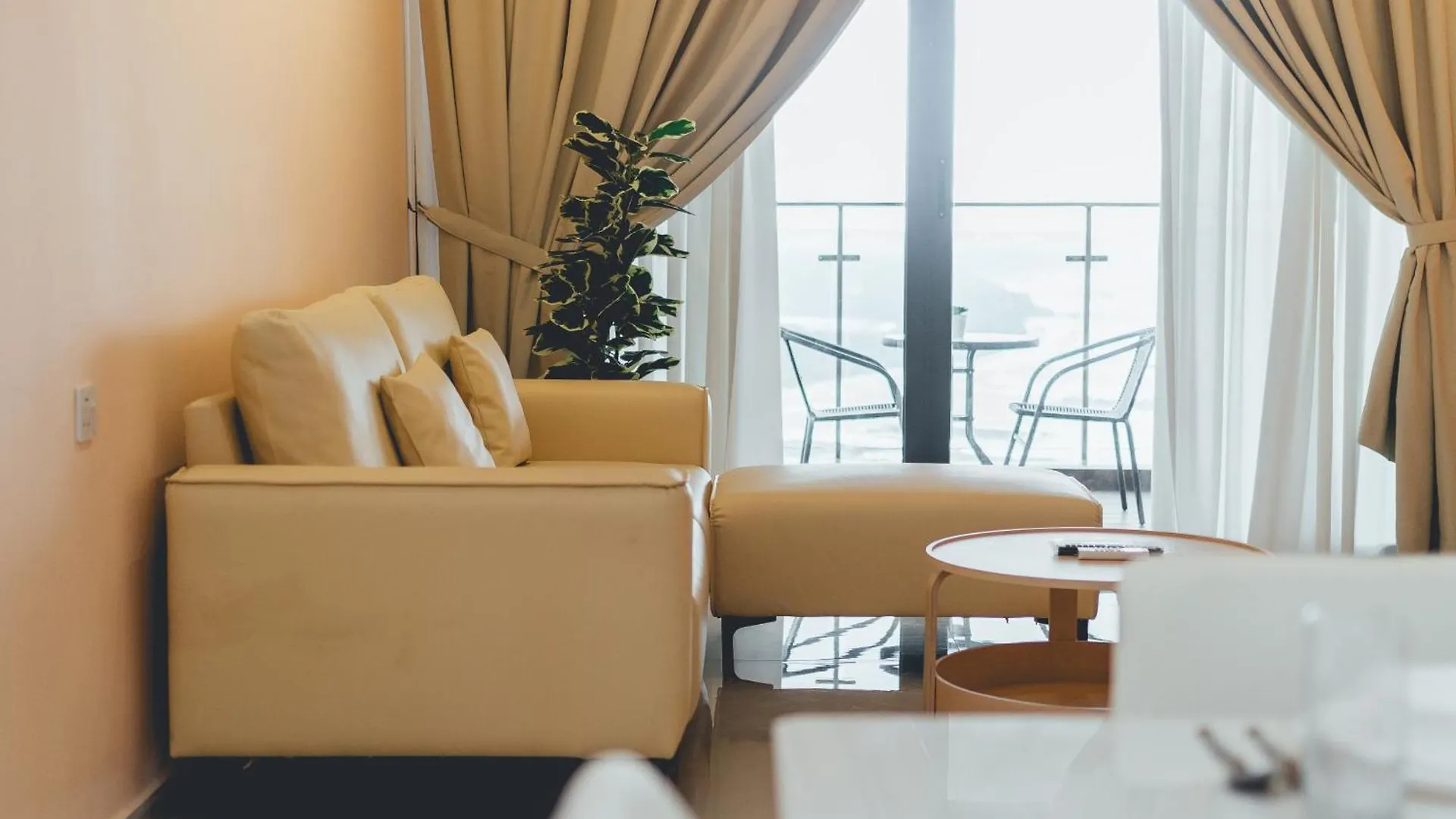 Danga Bay Pastel Hideout 3Br 7Pax Balcony View By Our Stay 조호르 바루 0*,  말레이시아
